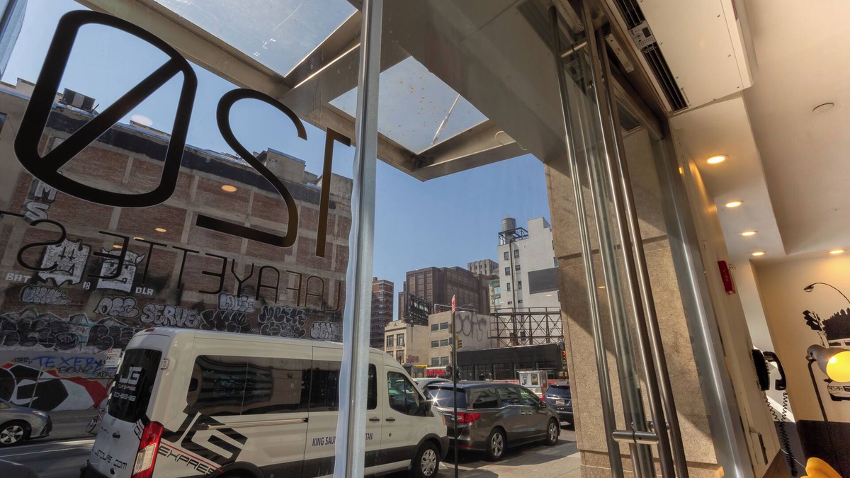 Chinatown Hotel | Cozy Hotel in Soho, Standard Queen Room