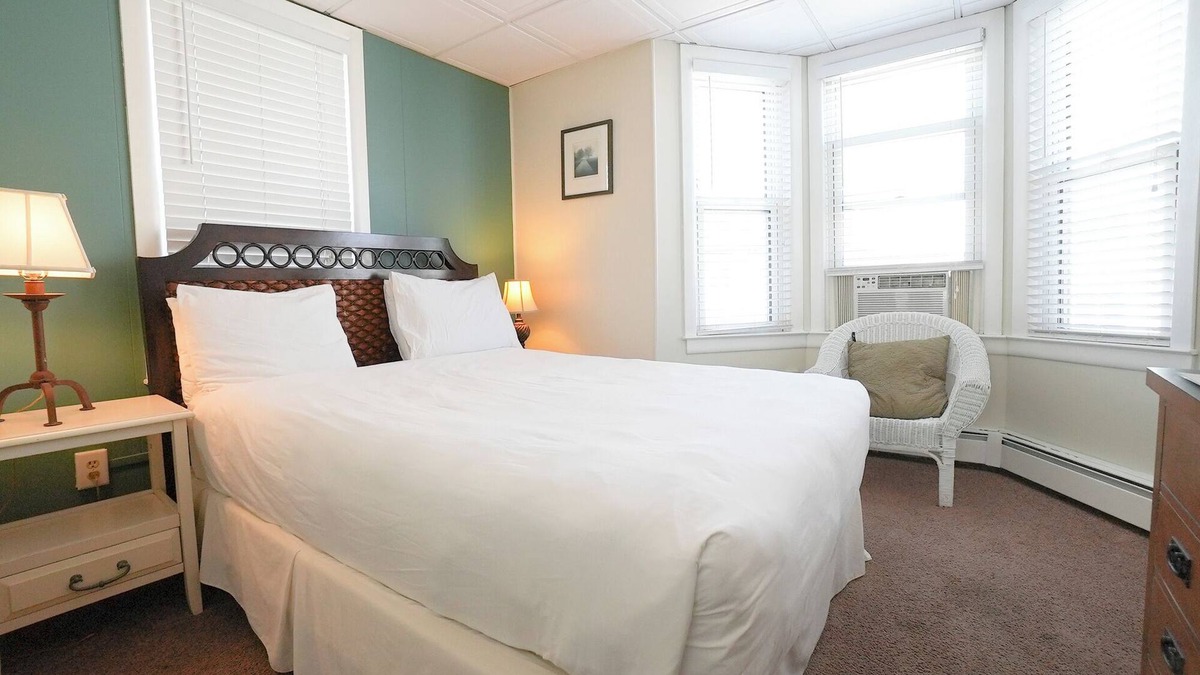 Ventnor City Hotel | Cozy Hotel Room 250 feet from the boardwalk and beach.