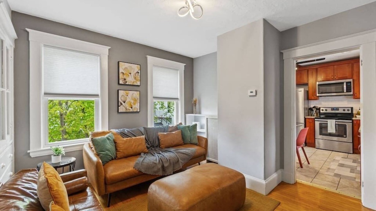 South Side House | Cozy house close to Brandeis, Bentley, Moody St
