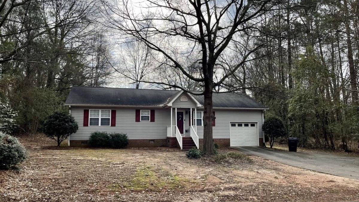 Anderson House | Cozy House Close To Everything Anderson Has To Offer
