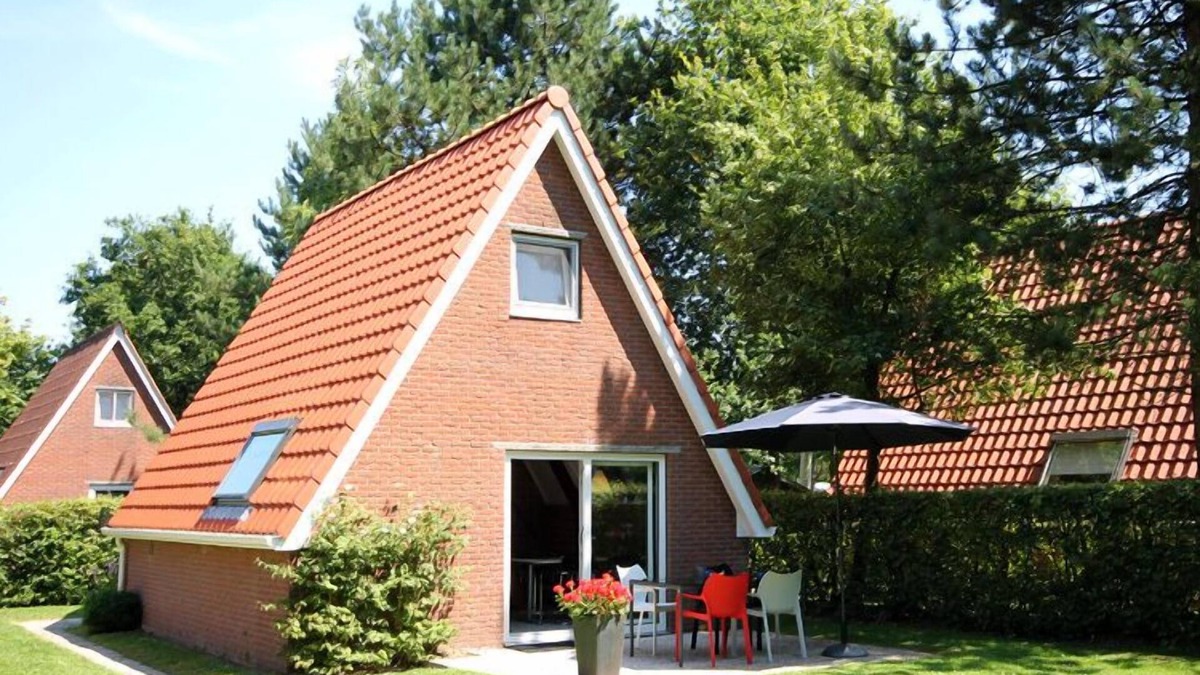 Sint Nicolaasga House | Cozy house in a holiday park in Sint Nicolaasga/Langweer (Free Wifi)