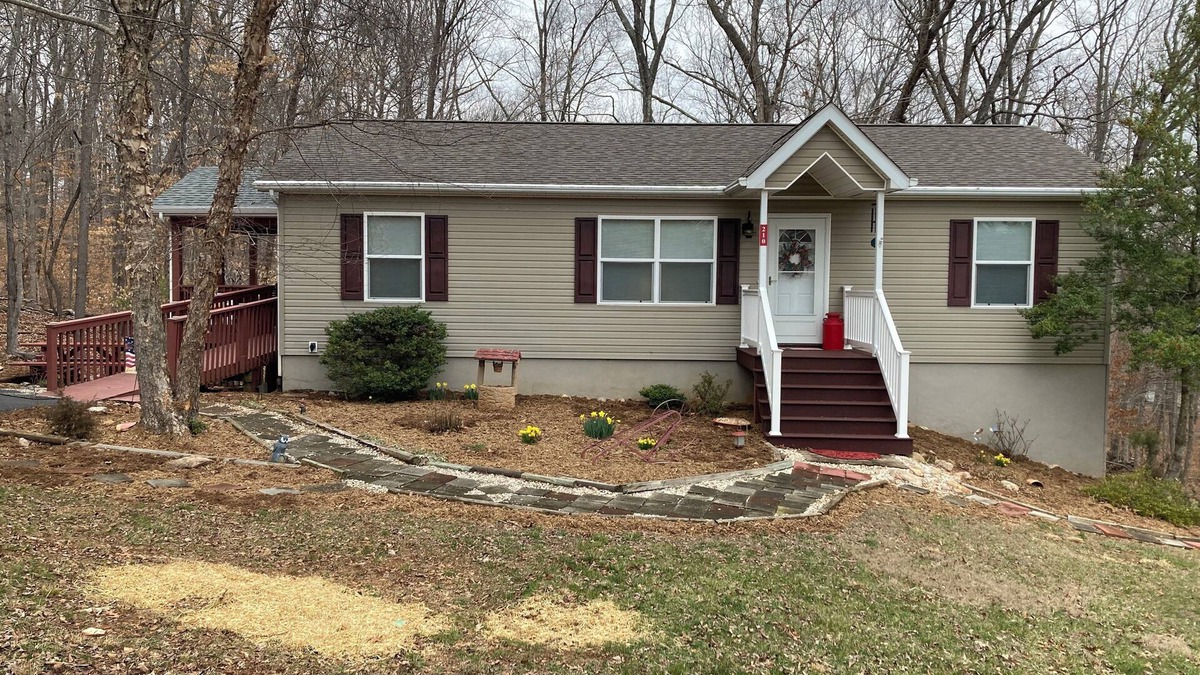 Moneta House | Cozy house in quiet SML community. Close to State Park, wineries, Bridgewater.