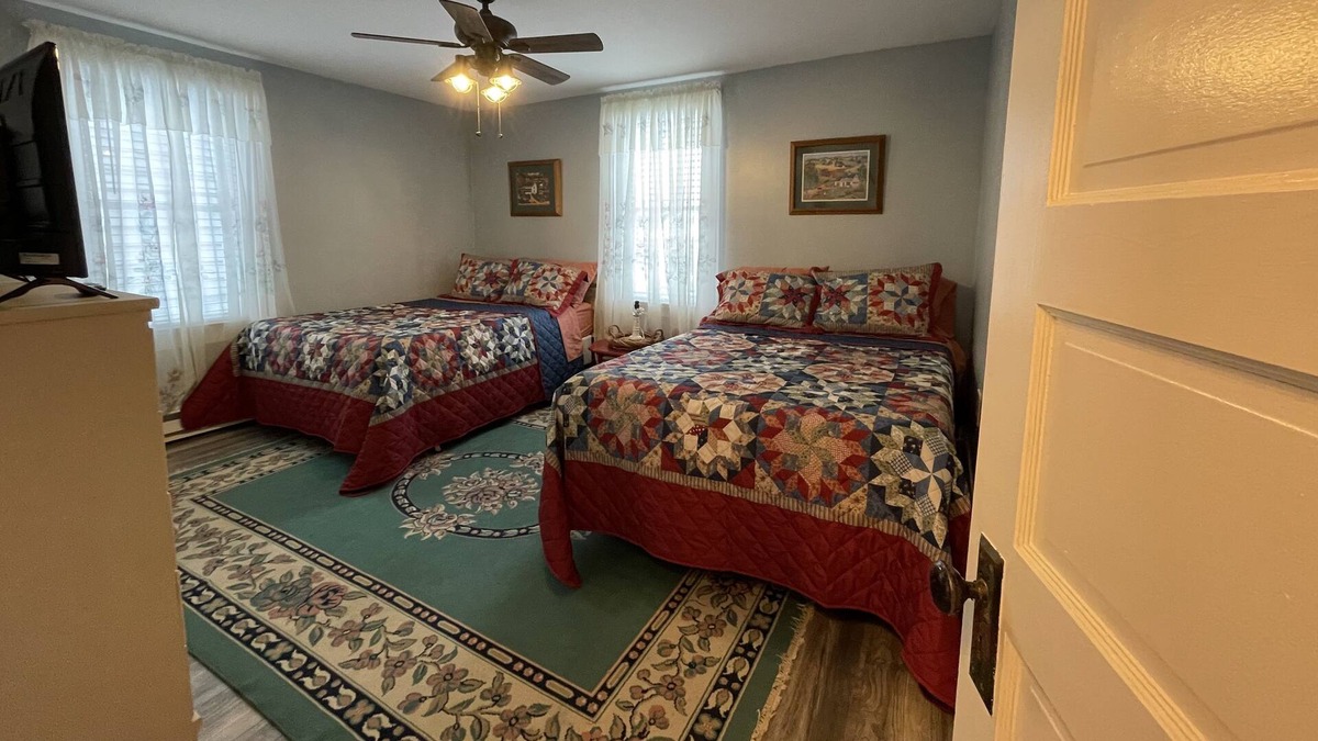 Cairnbrook House | Cozy house in the Laurel Highlands. Enjoy a stay in Central City PA!