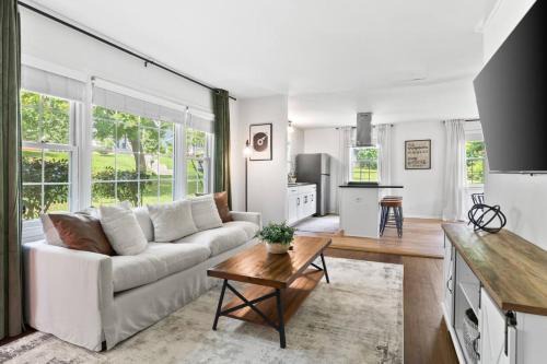 Shelby Hills House | Cozy House in Trendy East Nashville with a Patio and Grill