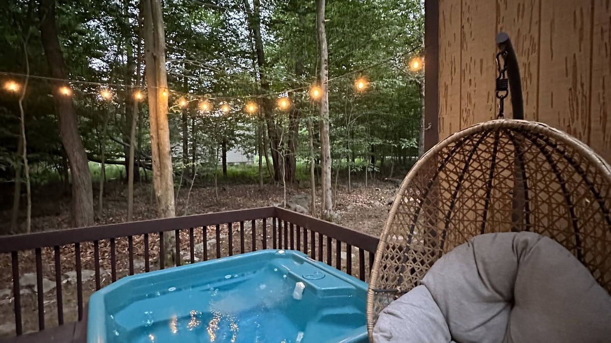 Gouldsboro House | Cozy House in Big Bass Lake Gouldsboro with Hot Tub, Fire Pit, Pool, Ping Pong