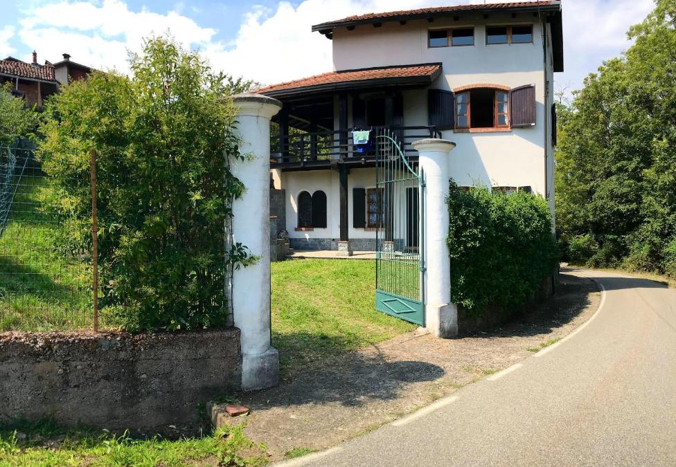 Sostegno House | Cozy house near Asei with garden and terrace