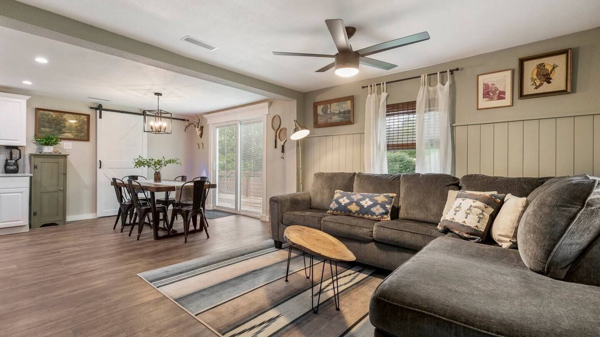 Rogers House | Cozy house near Beaver Lake & Hobbs State Park