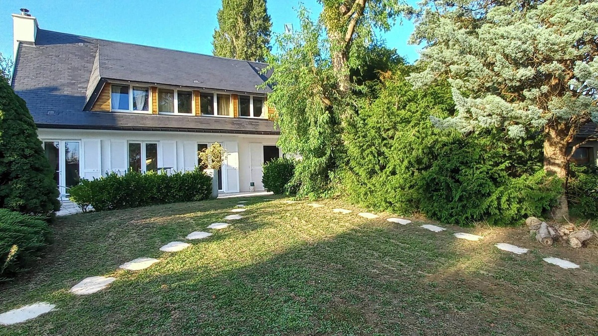 Lamorlaye House | Cozy house near Paris. haven of peace, mature garden, terrace lounge, spa