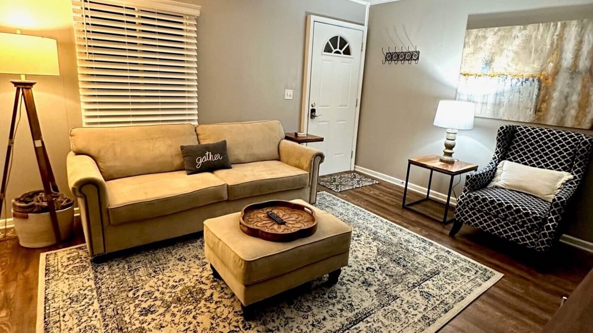 Lincoln House | Cozy house nestled in the heart of Lincoln!