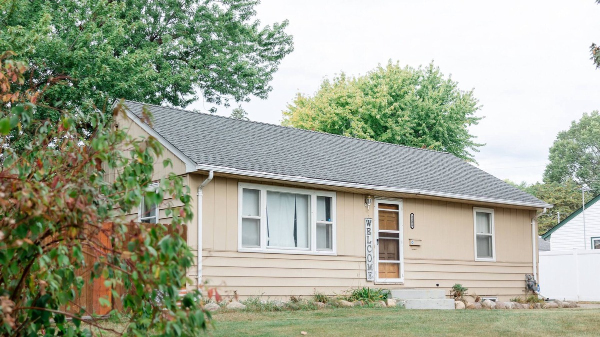 East Bloomington House | cozy house, next to Mall of America. free Wi-Fi