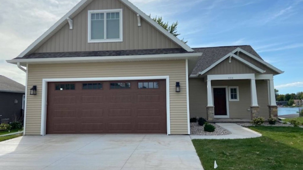 Winneconne House | Cozy house on the Wolf River with beautiful views.