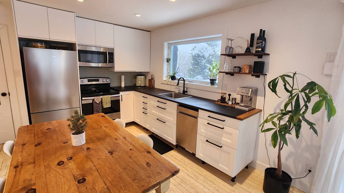Morin Heights House | Cozy house perfectly located in the village, perfect getaway for couples.
