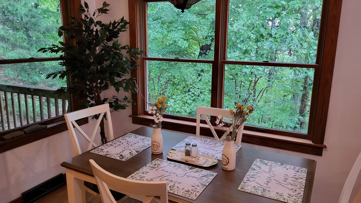 Shipman House | Cozy house right in the woods! Garden paths galore! Wineries/Distilleries near.