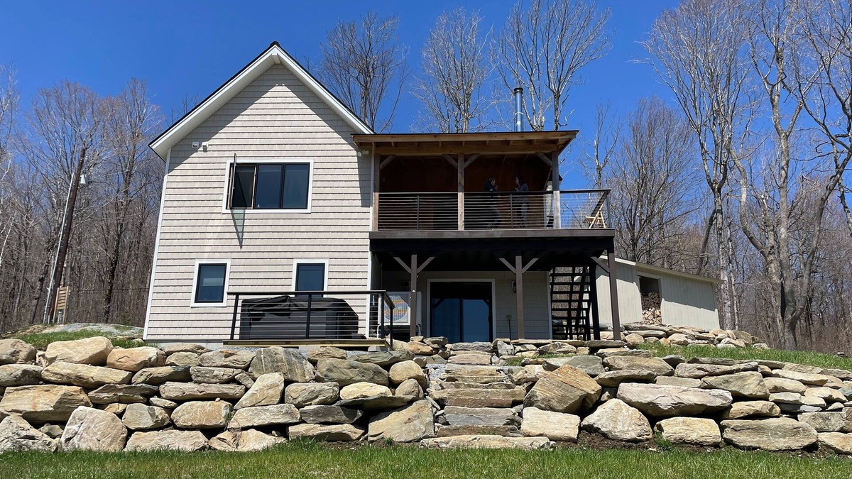 Mount Holly House | Cozy house w/mountain views, hot tub, woodstove, balcony, bbq, central a/c