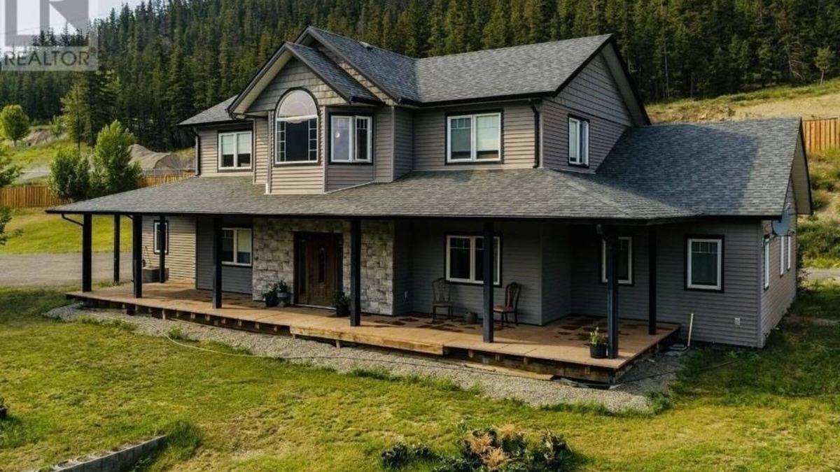 Williams Lake House | Cozy house with WiFi and fitness room in charming Williams Lake