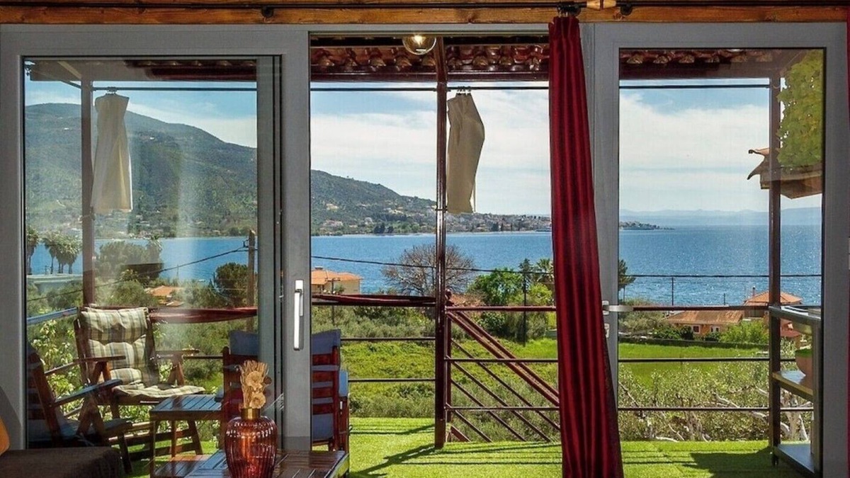 Loutra Edipsou Apartment | Cozy House with Amazing Panoramic View and Unique Outdoor!