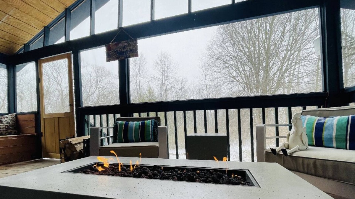 Macedon House | Cozy House with Hot Tub