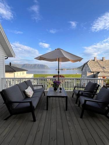 Giske Apartment | Cozy house with sea view
