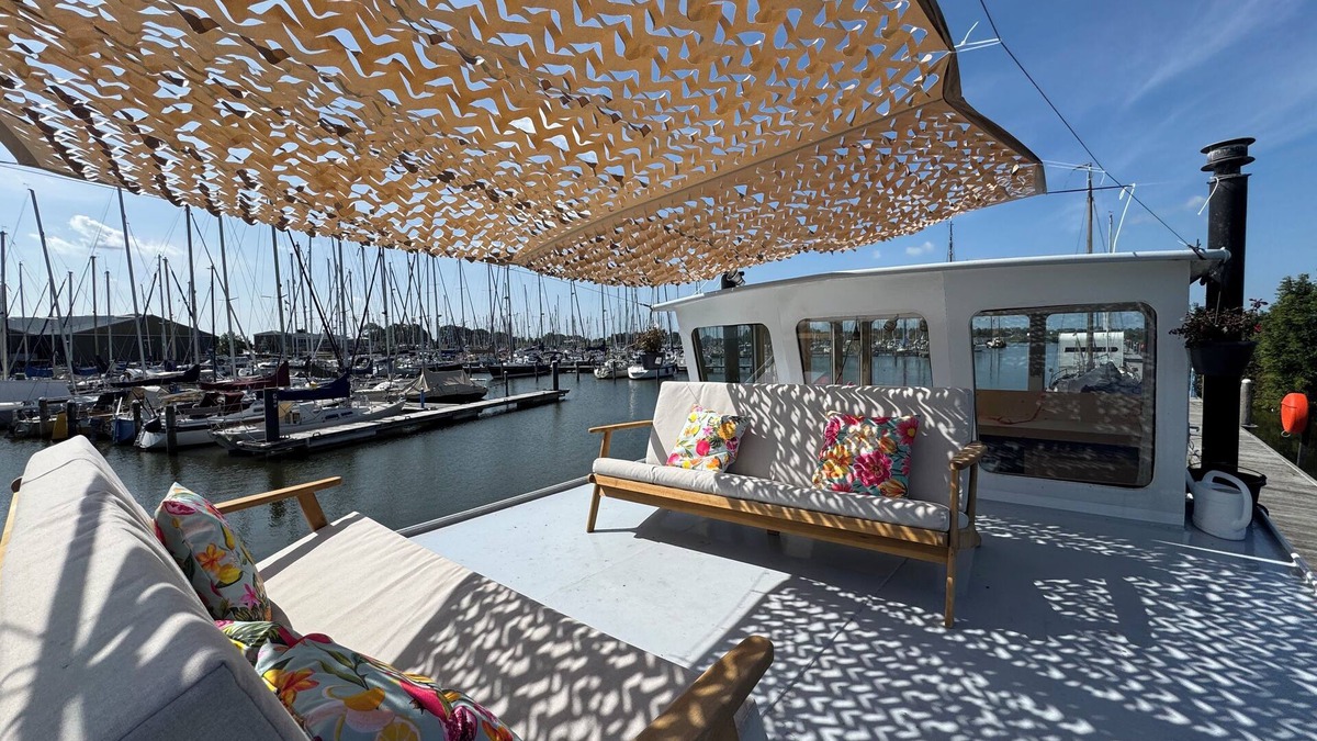Andijk Boat Rental | "Cozy houseboat 'Anna' on the IJsselmeer - pure relaxation!"