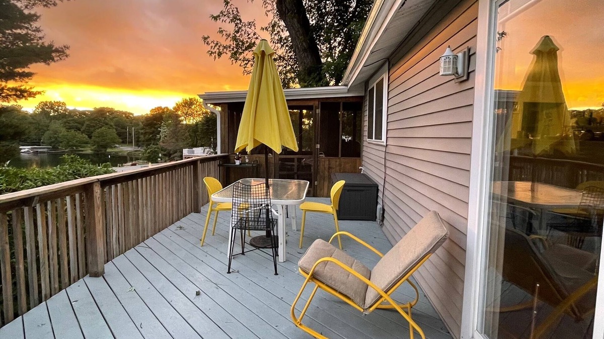 Copake Lake Cottage | Cozy Hudson Valley Lake Cottage :4 Kayaks + a Canoe, 400 acre Lake