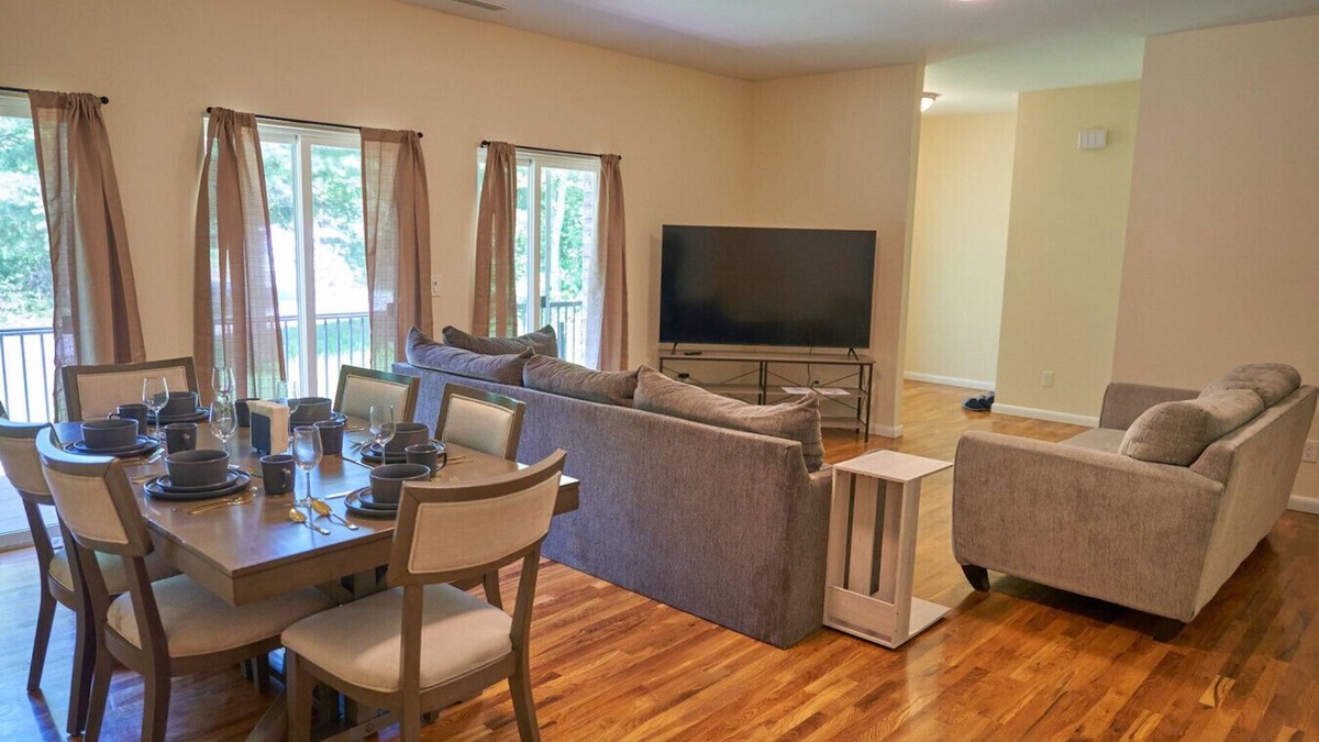 Beemerville House | Cozy Huguenot Hideaway