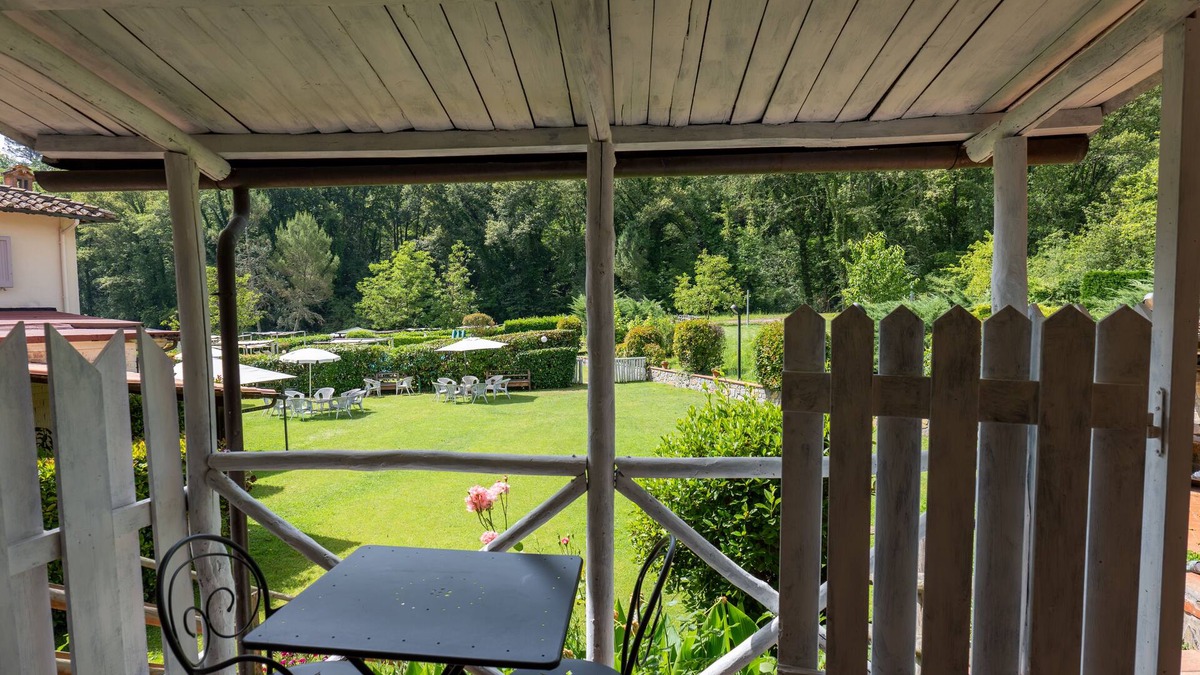 San Giovanni Valdarno Apartment | Cozy, Ideal for a Couple in Tuscan country with wifi and pool
