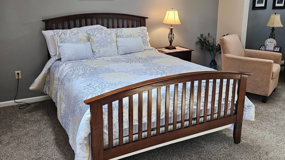 Moon Township Apartment | Cozy in Coraopolis-Suite B