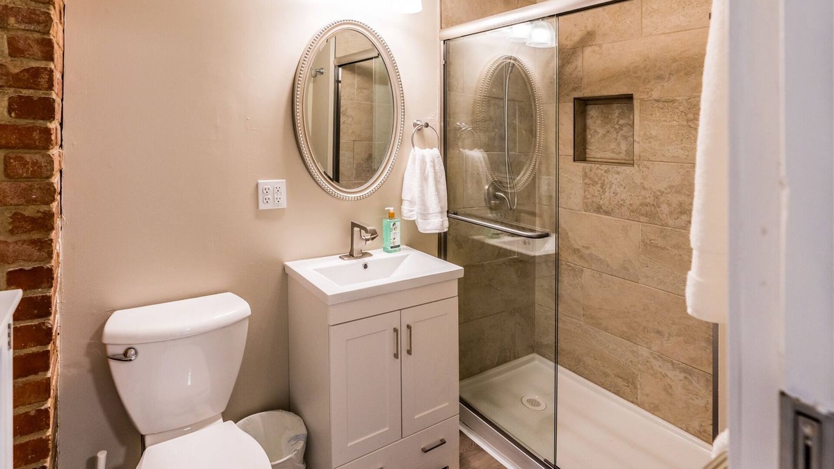 Kansas City Cottage | Cozy in KC! Laundry, Kitchen, Deck, Parking, near downtown and the Northland