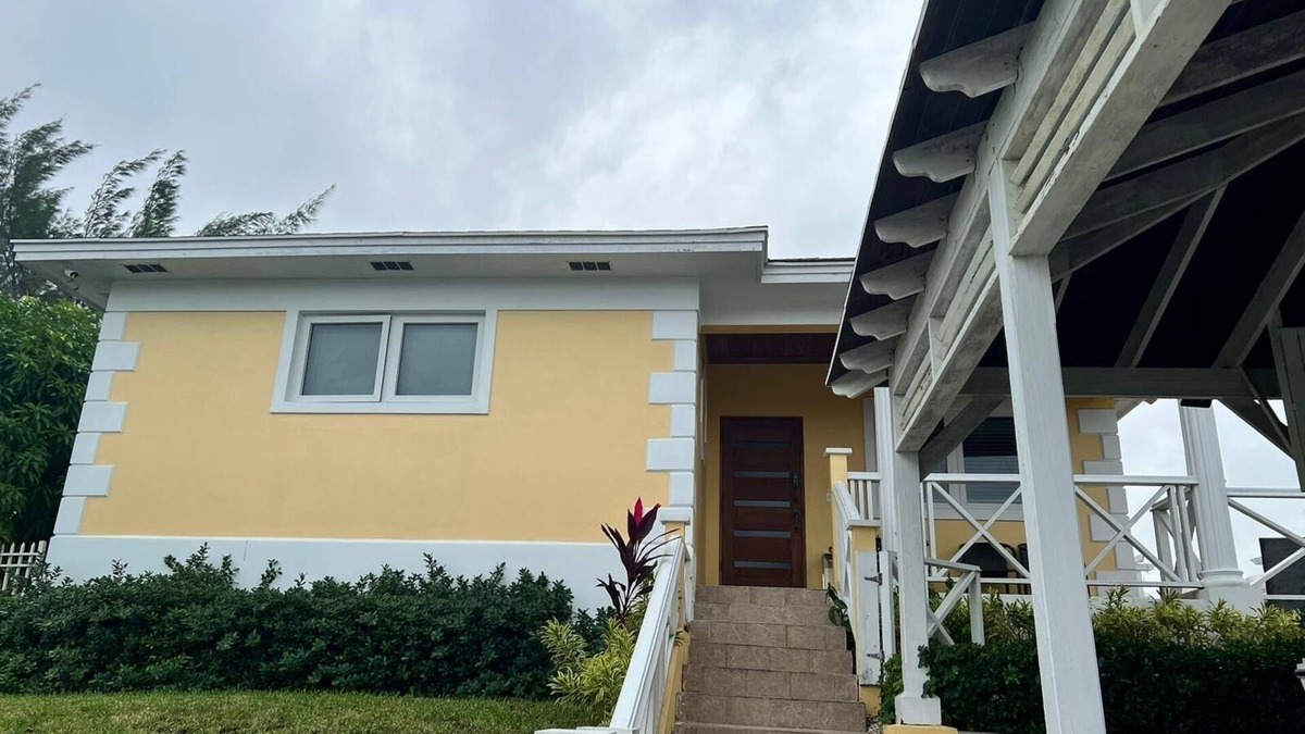 Downtown Nassau House | Cozy in paradise. 5 minutes from the beach, Fish Fry, and downtown Bay Street.