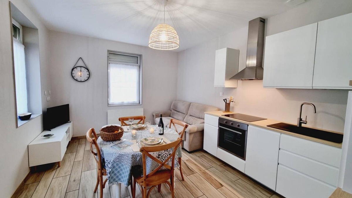 Iwuy Cottage | Cozy Independent House in Iwuy: Modern Amenities, WIFI, Parking, Terrace, Near Attractions