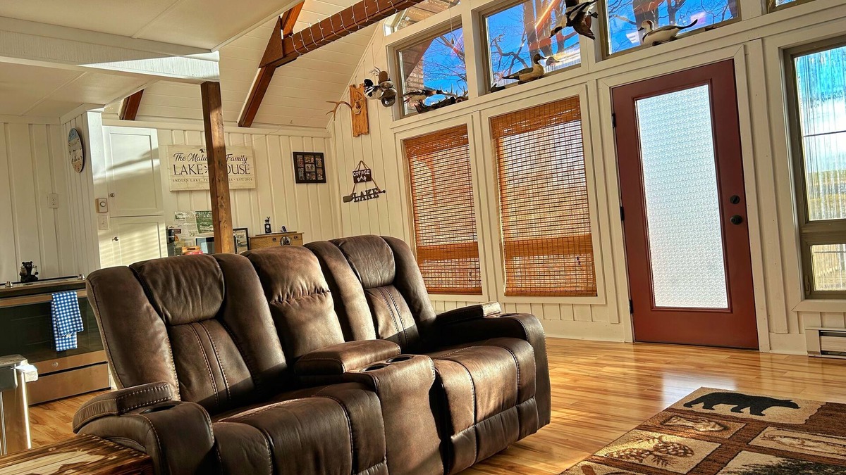 Central City Ski Chalet | Cozy Indian Lake Chalet on Golf Course w/Arcade Game Room. Close to flight 93
