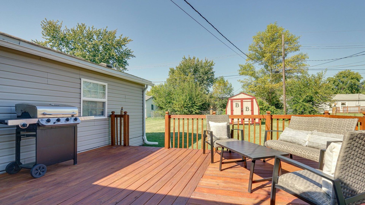 Marion House | Cozy Indiana Home w/Deck, Charcoal Grill & Yard!