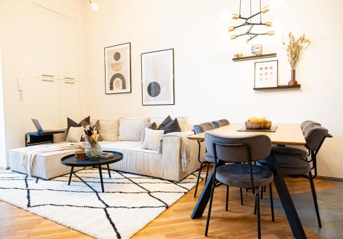 Andel Apartment | Cozy Industrial 8min Dancing House Apartment, Prague