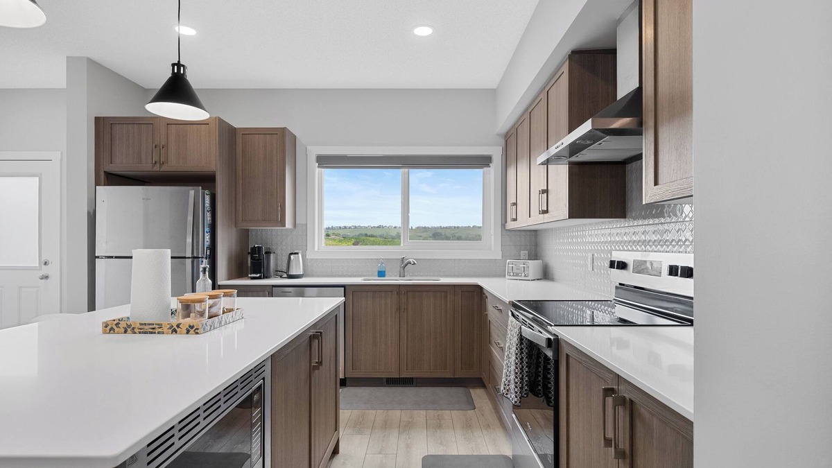 Southeast Calgary House | “Cozy & Inviting Calgary Home Perfect for Holidays & Gatherings