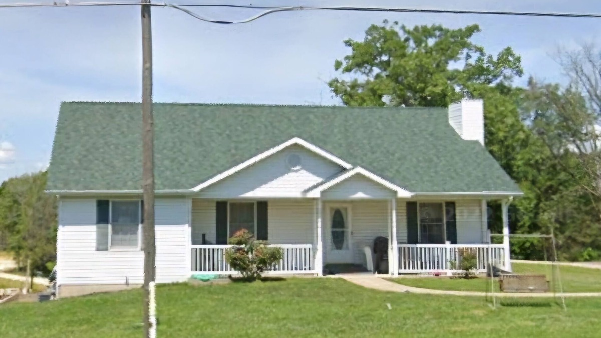 Holts Summit House | Cozy & inviting house in Holts Summit. 10 minutes from Jefferson City.