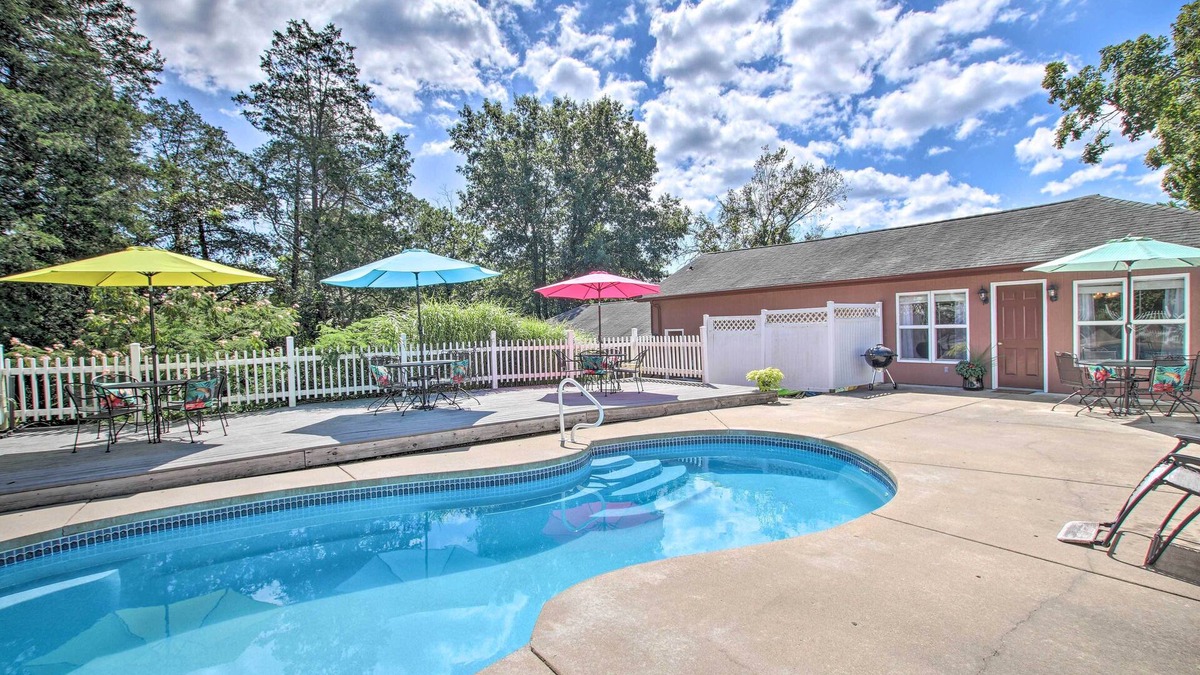 Ironton Cabin | Cozy Ironton Cabin w/Shared Pool & Private Patio!