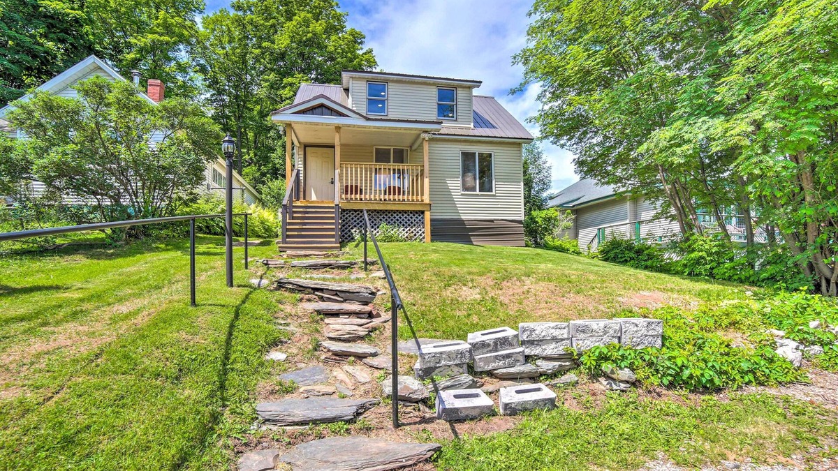 Ishpeming House | Cozy Ishpeming Cottage w/Lake & Park Views!