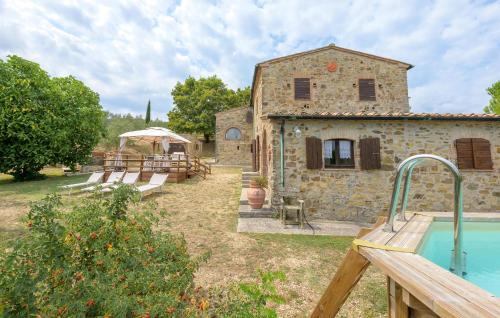 Castelnuovo di Val di Cecina House | Cozy Home In Castelnuovo Val Di Cecina