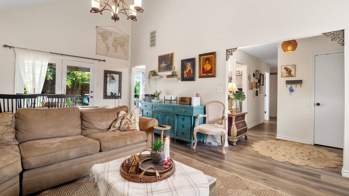 Jenks House | Cozy Jenks Cottage,3 Bed 2 Bath,Pergola,Backyard Oasis, Hosting With Heart