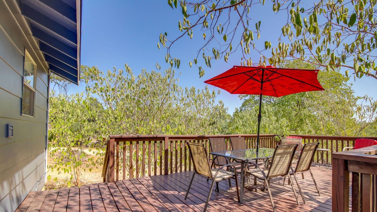 Jonestown House | Cozy Jonestown Home < 1 Mile From Lake Travis!