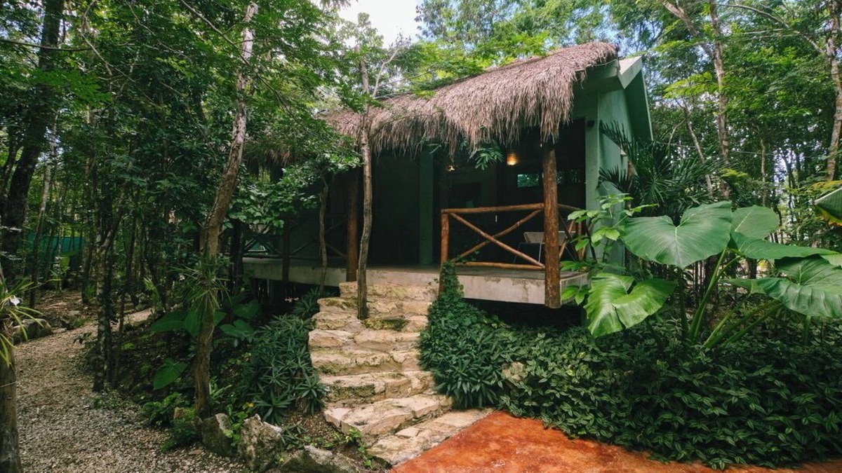 Cozumel Cabin | Cozy Jungle Retreat- Hot tub, Private Pool & Breakfast - 5 mins to Beach