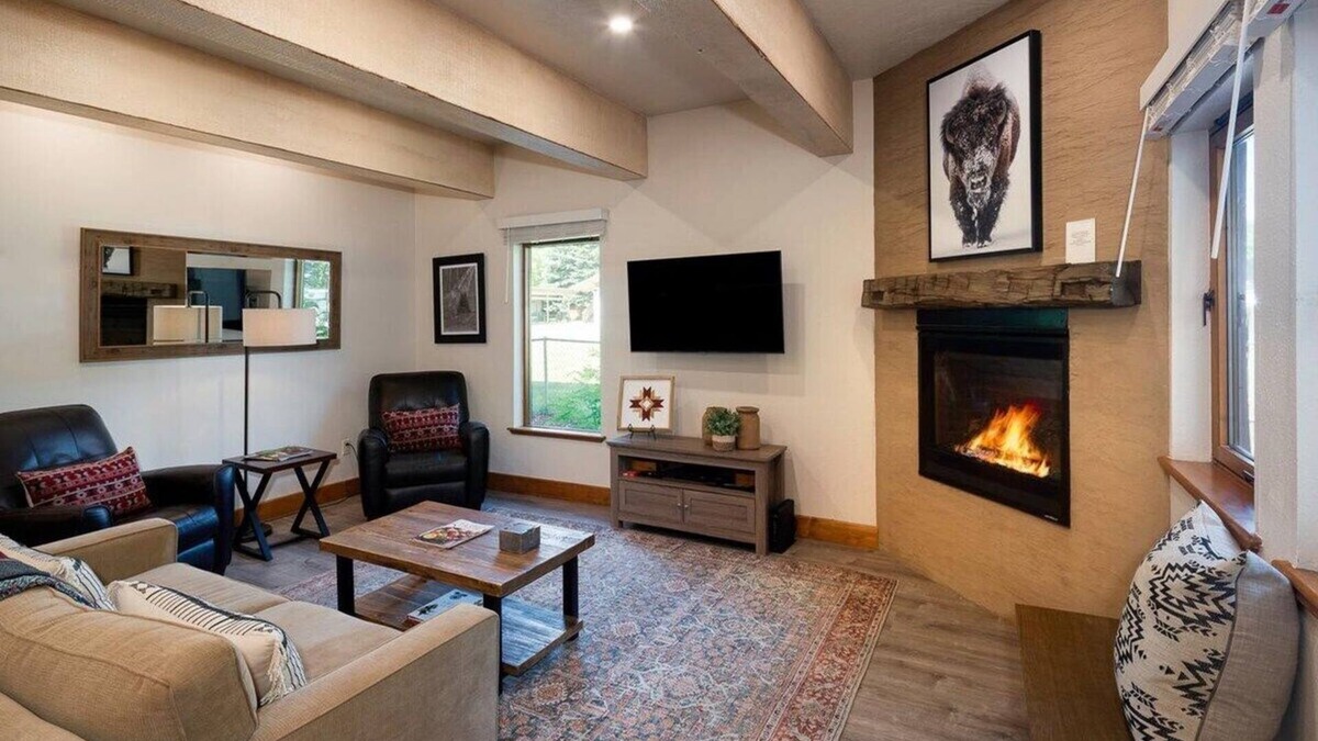 Ketchum Condo | Cozy Ketchum Condo - Walk to Everything!
