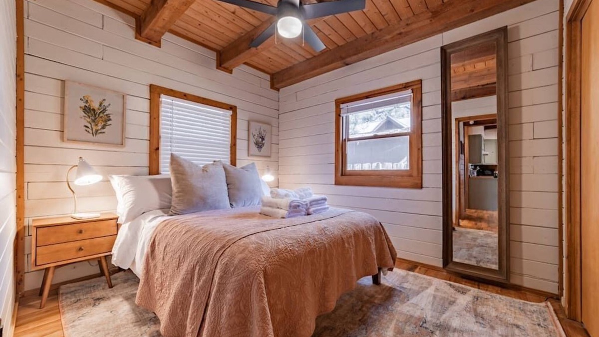 Horseshoe Bay Cabin | Cozy Kid and Pet Friendly Cabin!