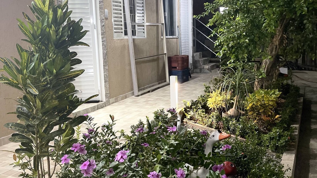 Jardim Alvorada House | Cozy kitnet/tiny house near UNIG University, air conditioning, WI-FI