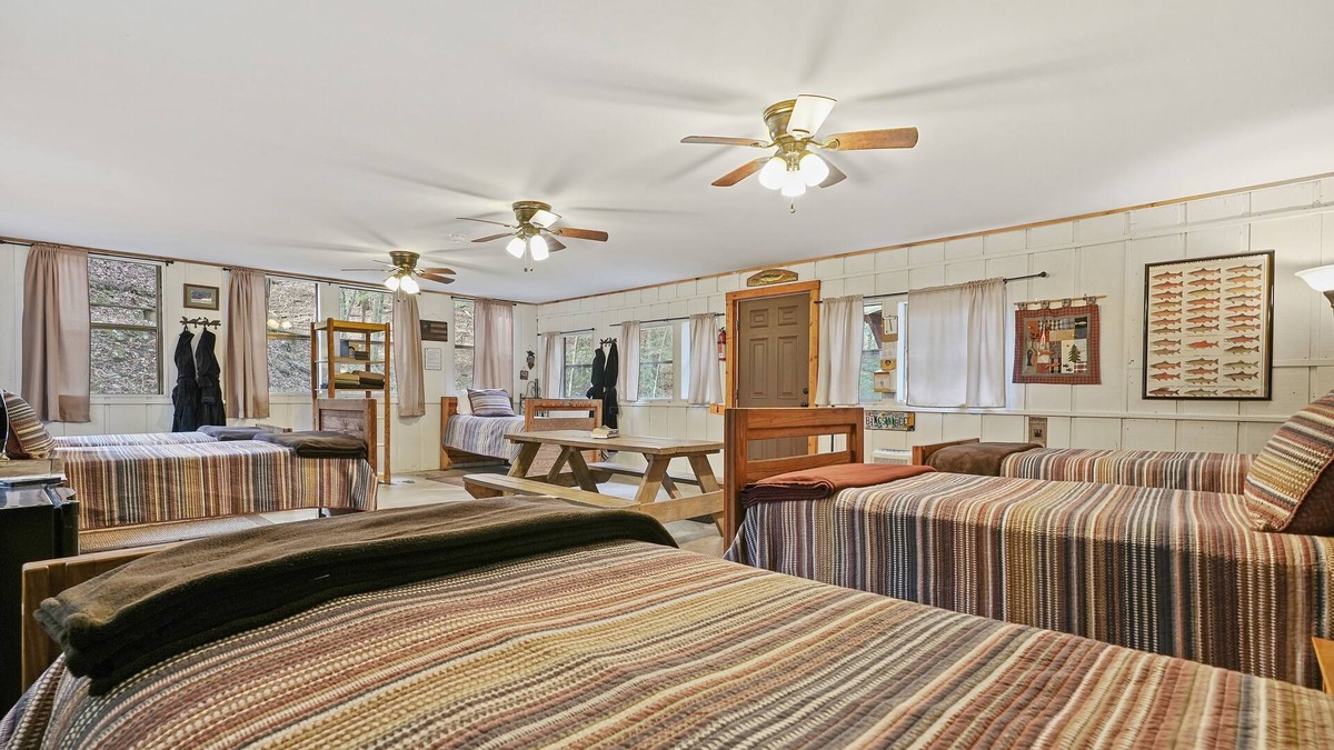 Ellijay Cabin | Cozy KOI COVE with AC and WiFi at magical Mulberry Gap!