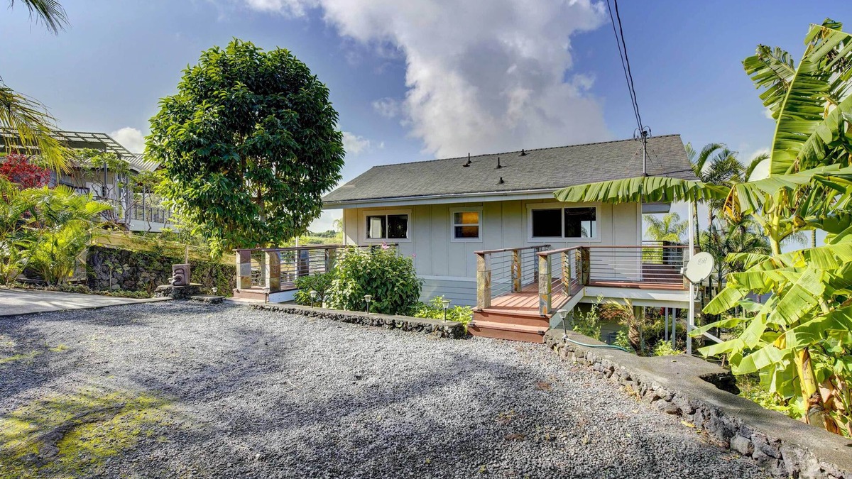 Kalaoa Cottage | Cozy Kona Coast Apt w/Lanai ~ 8 Miles to Beach!