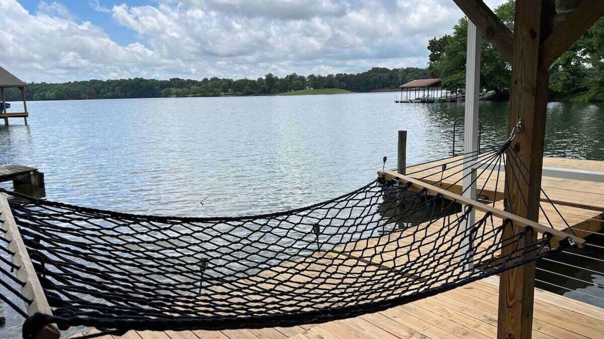 Taylorsville Cottage | Cozy Lake Hickory Cabin
