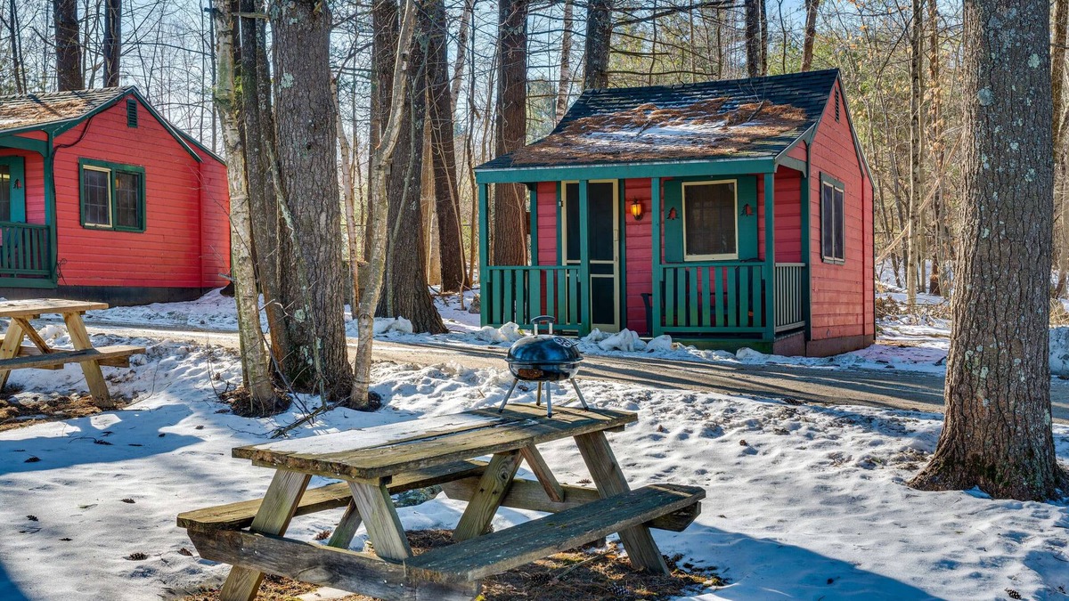 Weirs Beach Apartment | Cozy Laconia Studio Cabin Near Lake Winnipesaukee!