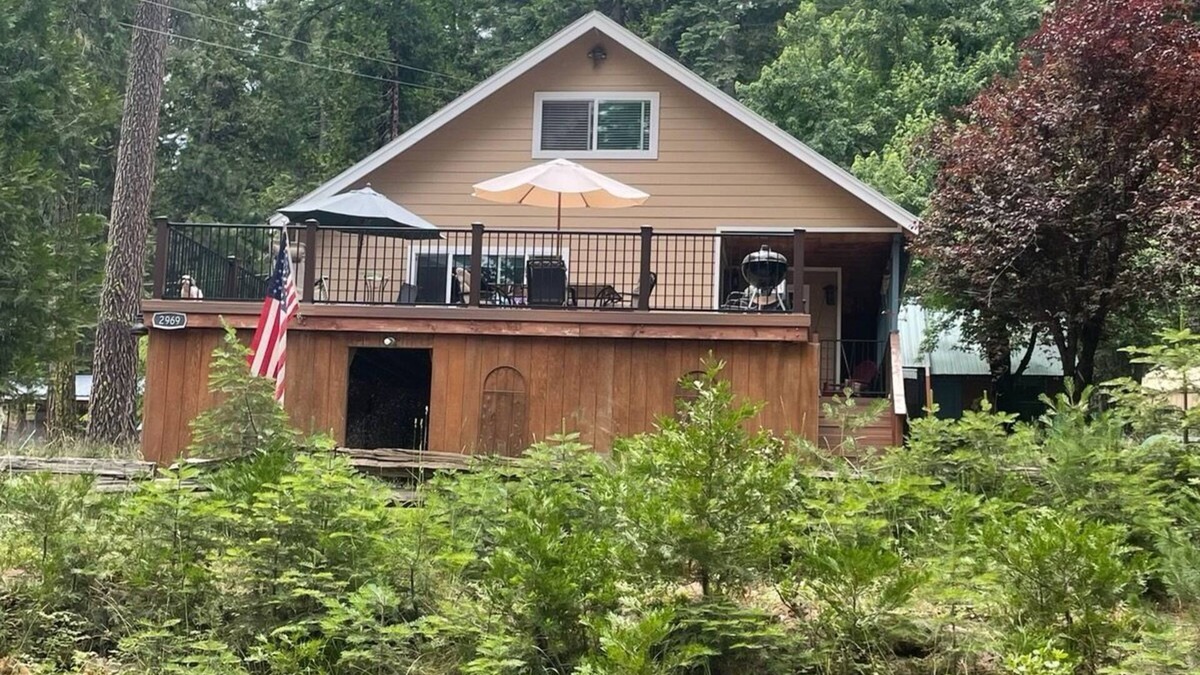 Prattville Cabin | Cozy Lake Almanor Getaway