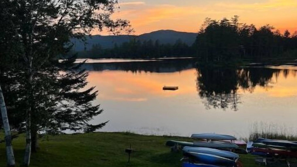 Whitefield Cabin | Cozy Lake Cabin Kayak White Mountains Firepit bbq Fish Ski Santas Village Hike